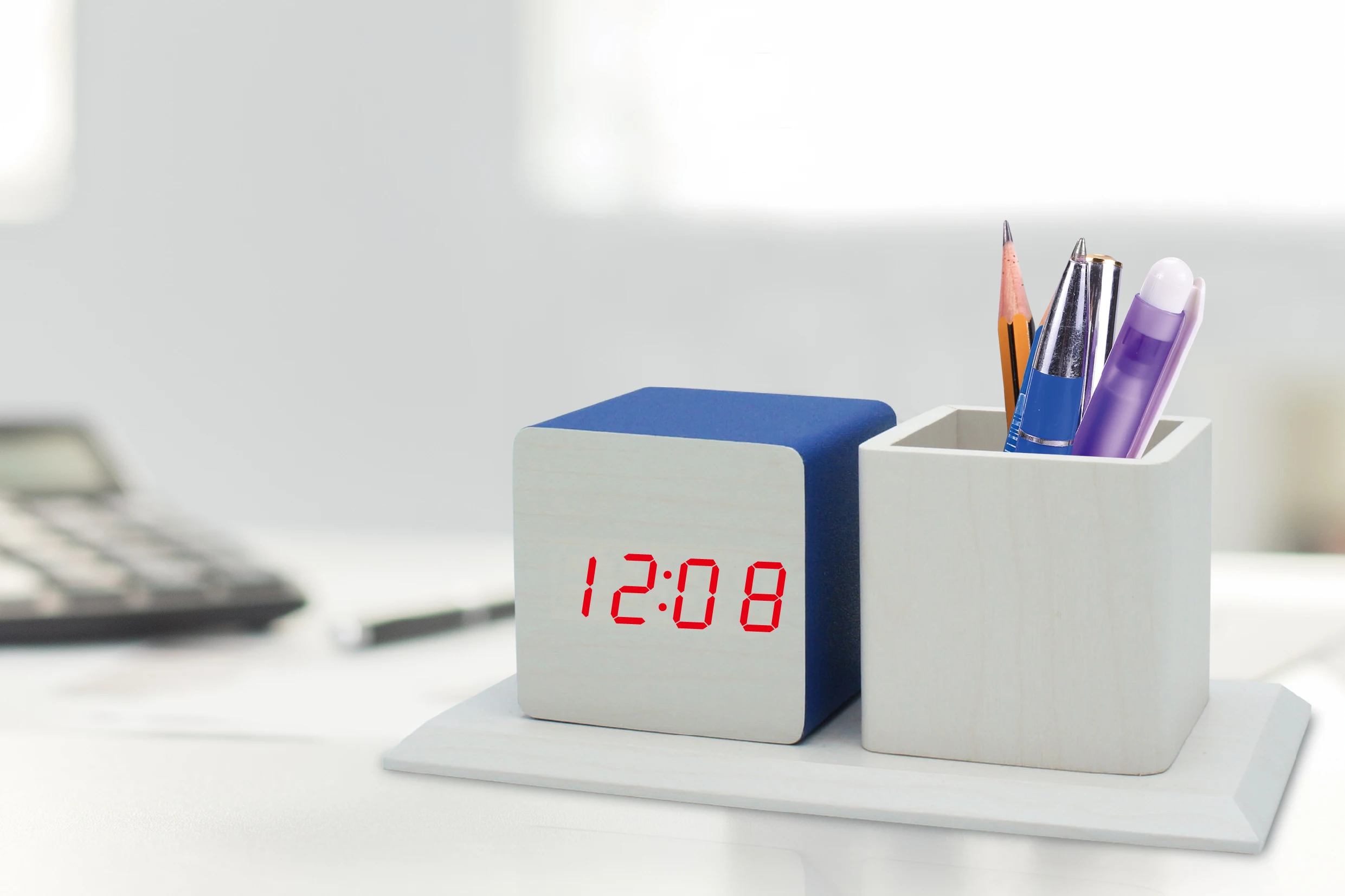 Newest Hot Selling Wooden Led Calendar Time Temperature Voice Control Wood Digital Alarm Clock with Penholder ET544