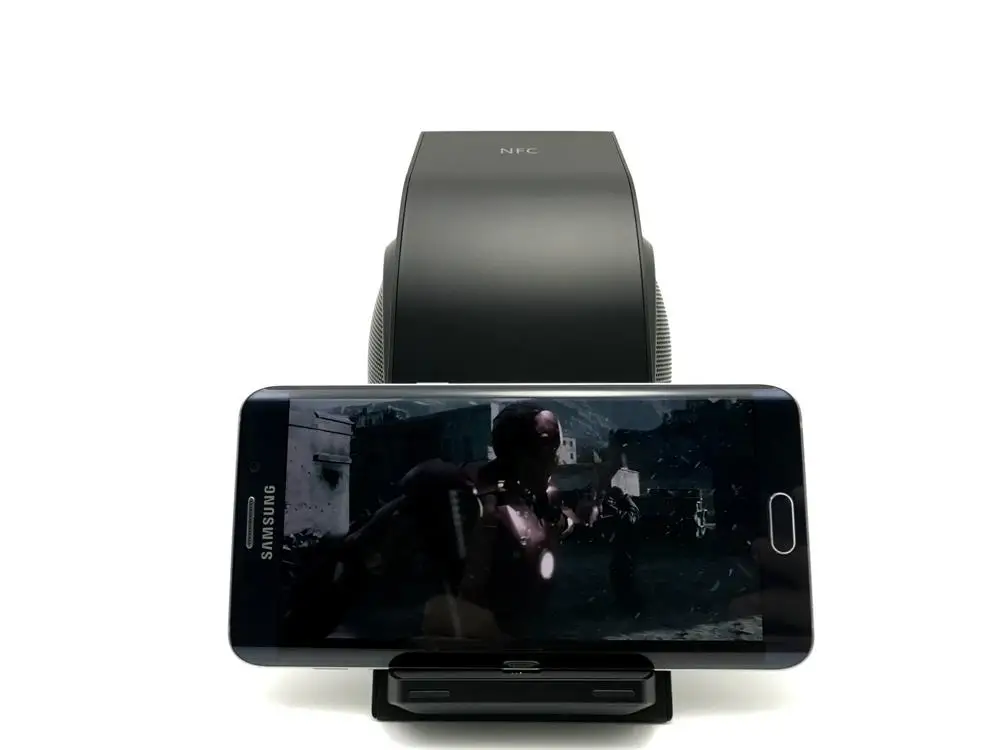 2019 new gadget wireless charging speaker portable waterproof BT speaker with NFC