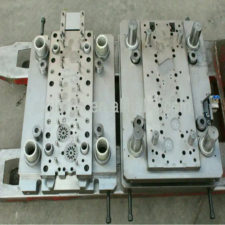 automatic interlocked two-row progressive punch die