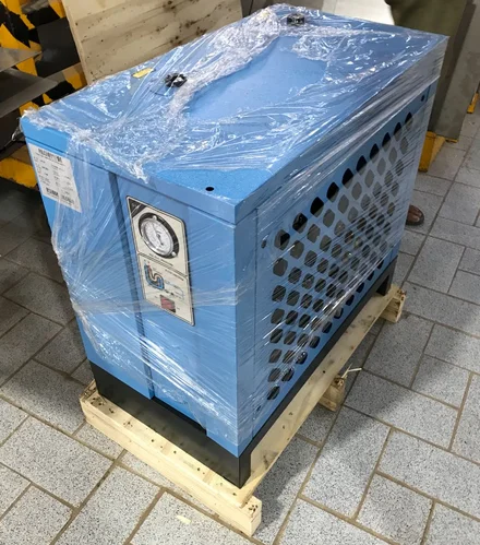 Normal inlet temperature air cooling refrigerated air dryer