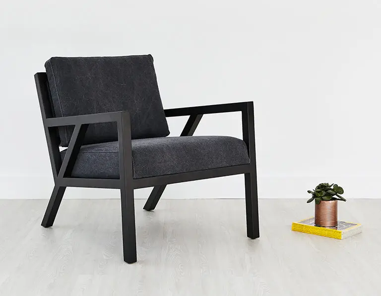 Стул-Ферма в деревянной рамке