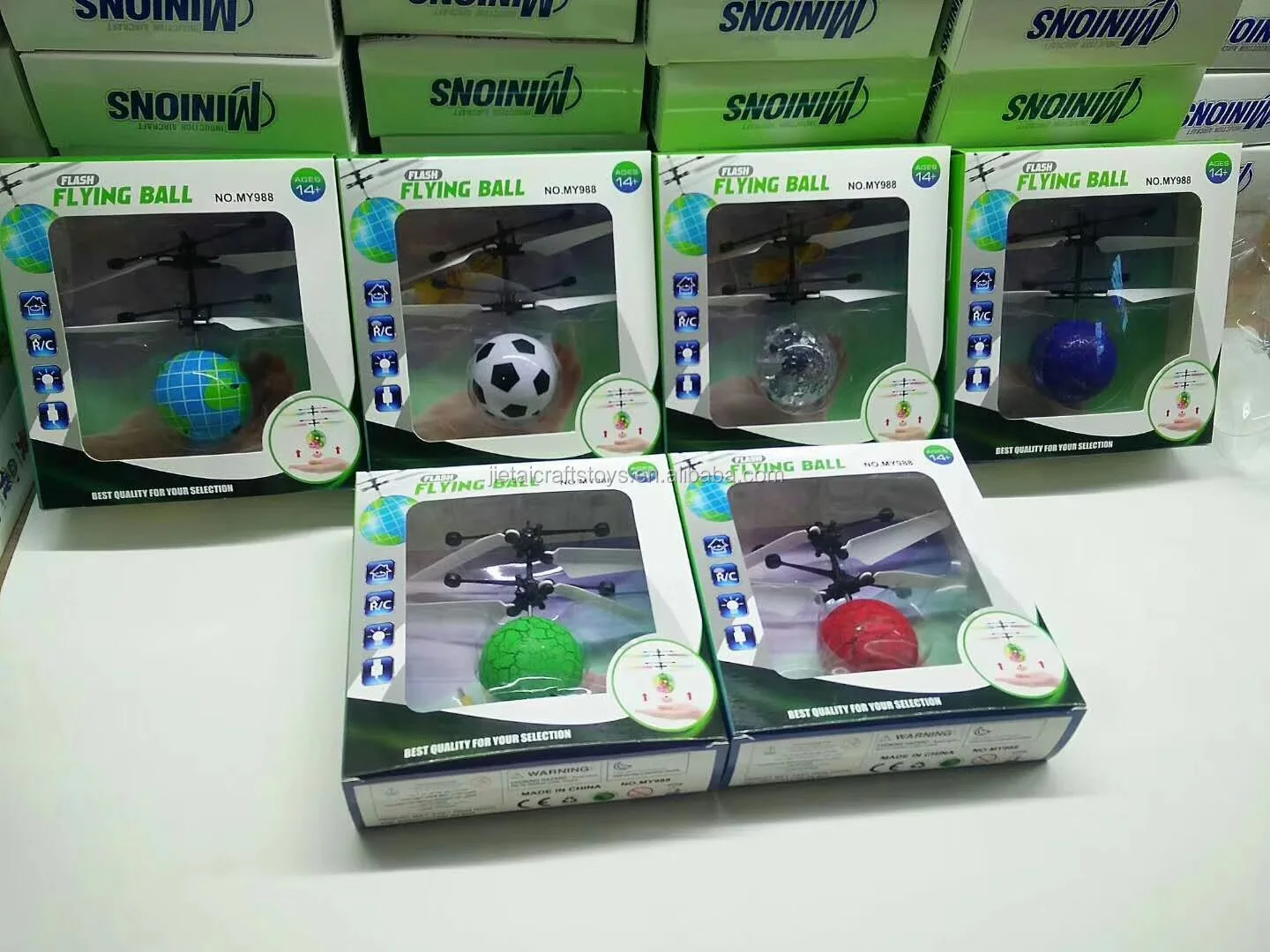 Hot sell induction toys flying ball with light Expression face design sensor flying ball
