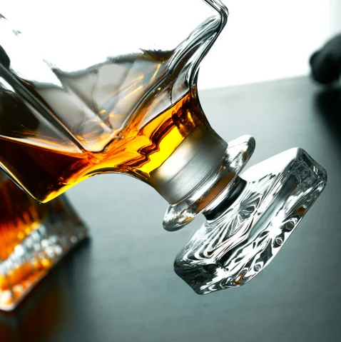 Hot sale high quality Glass crystal whiskey decanter