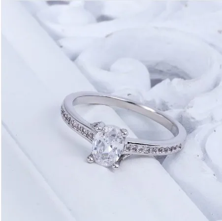 Copper Jewelry Oval Four Claws Simulated Diamond Drill Bit Engagement Crown Plated White Gold Ring