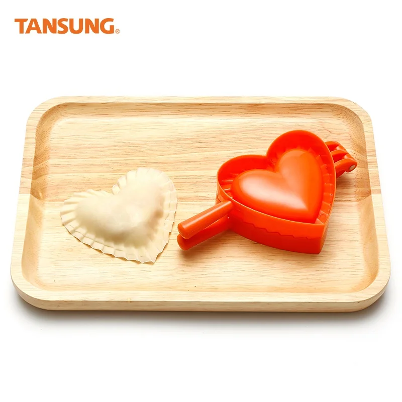 Multi functional Food Grade 3 Pcs Heart Shape Kitchen Gadgets Plastic Dumpling Mould
