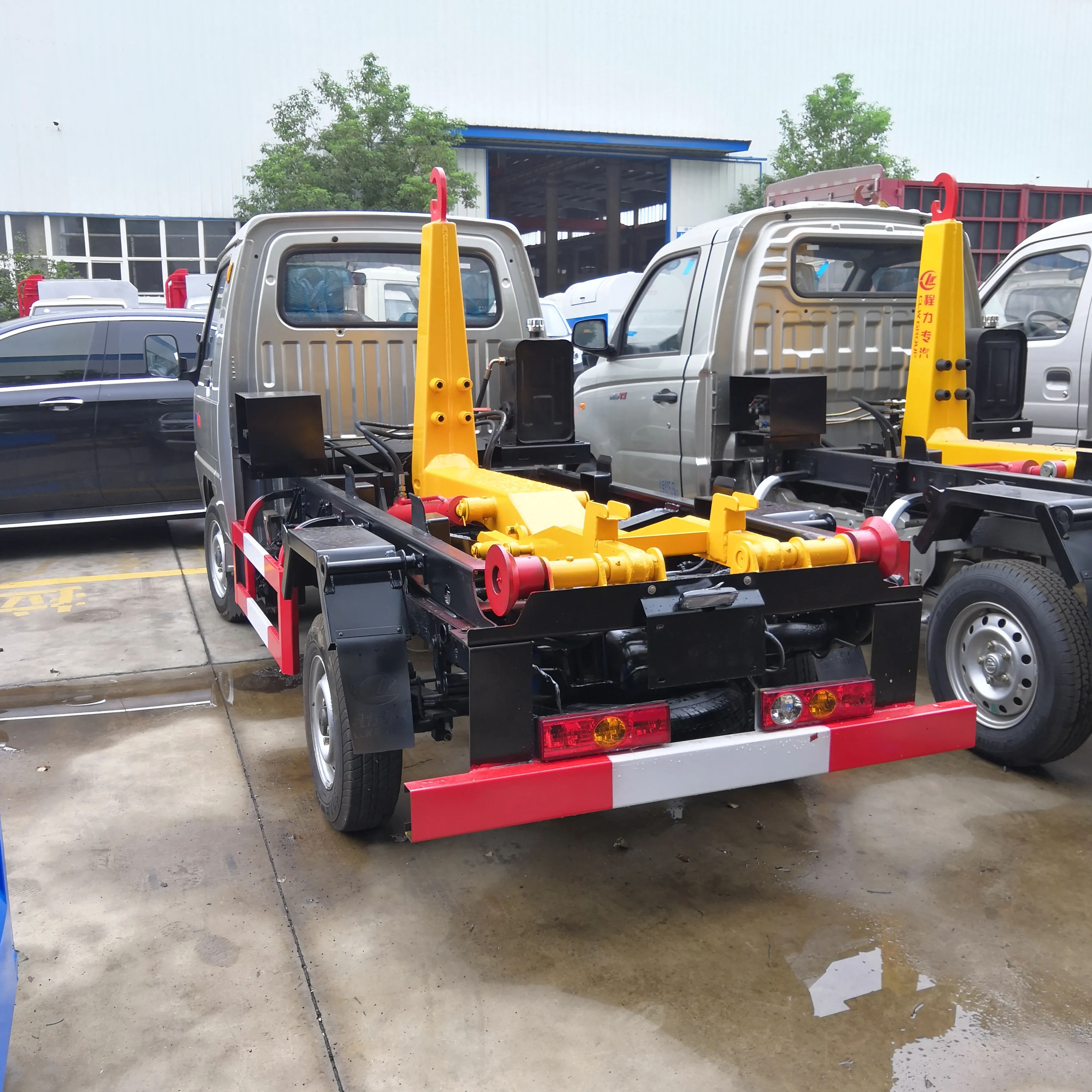 Foton gasoline small rear self loading hook lift roll off garbage truck for sale