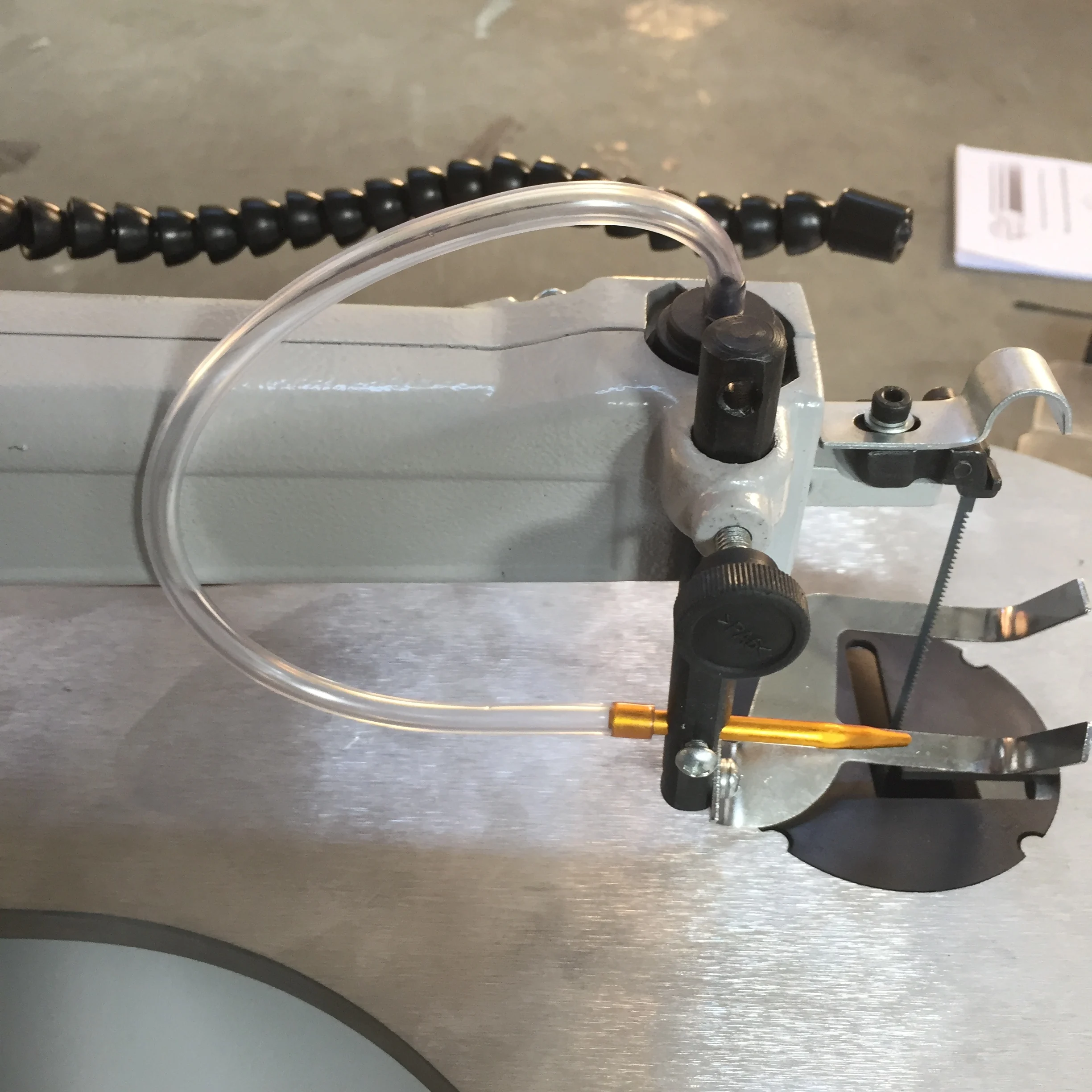 Регулируемая скорость мощная пила прокрутки ножной переключатель может быть добавлен светодиодный свет и вентилятор