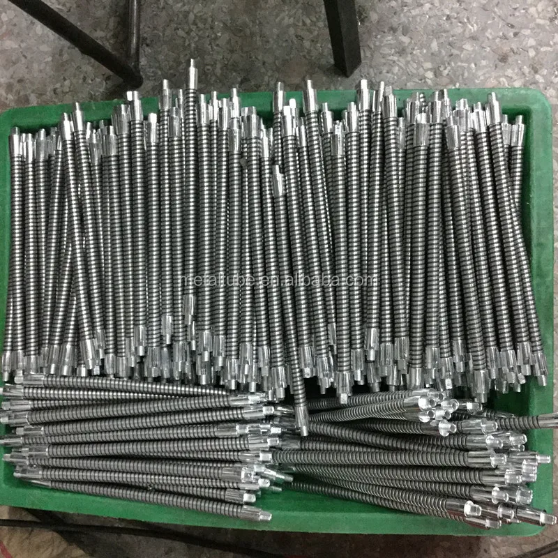 Flexible lamp holder with gooseneck tubing