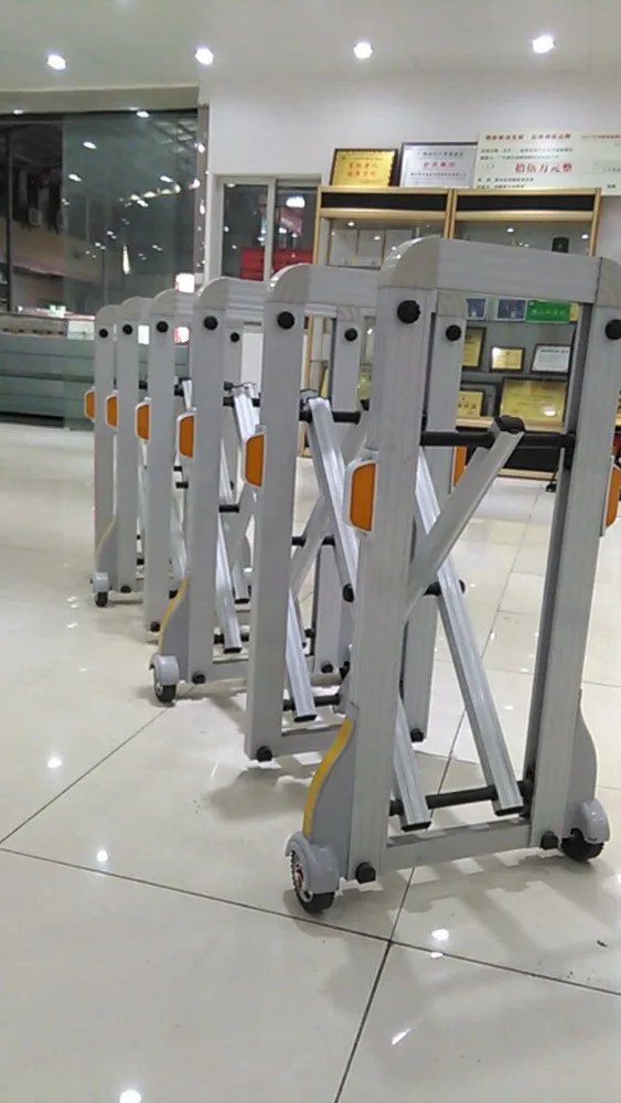 Aluminum road accordion barrier safety gate QG-Z1701