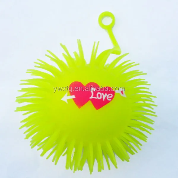 KEHUI Wholesale Flashing Puffer Ball Party Favor Toys Hariy Puffer Ball Inflatable Print Faces Easter toys