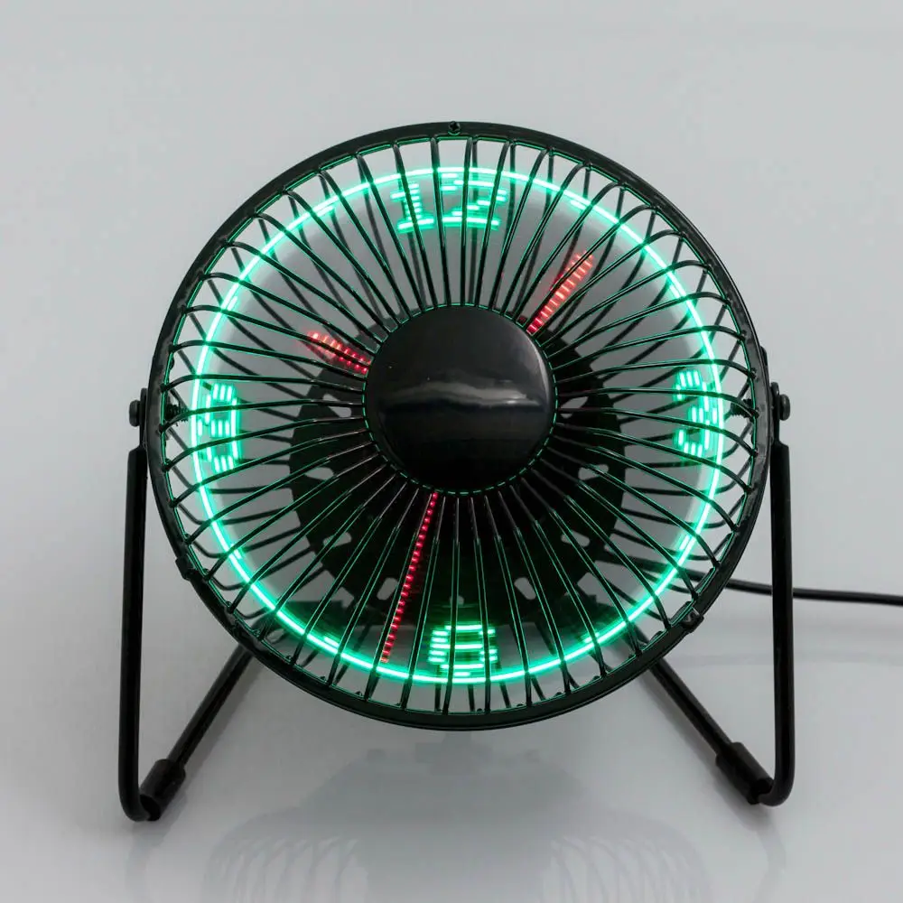 Настольный вентилятор с USB-портом и светодиодными часами, маленькие настольные вентиляторы для дома, офиса, школы, с дисплеем в режиме реального времени, с металлической конструкцией, 5 в постоянного тока