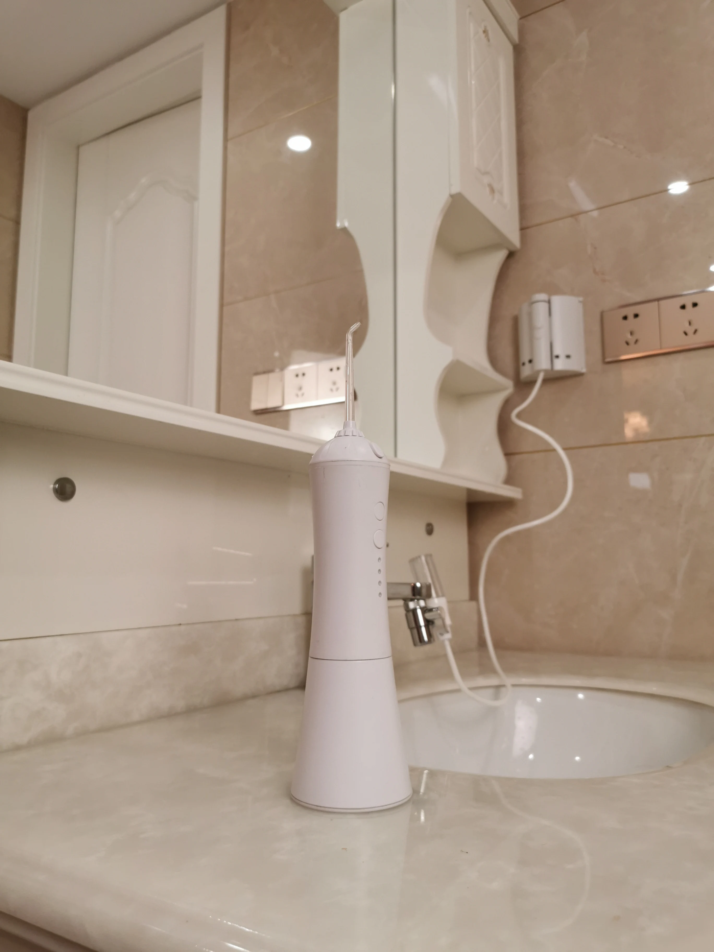 
OEM manufacturer cordless portable water flosser for massage gum and clean teeth with water jet 