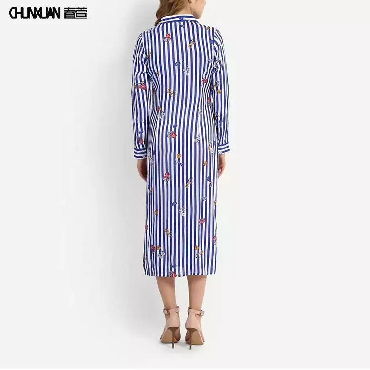 Длинное синее платье-футболка в полоску с принтом для девочек