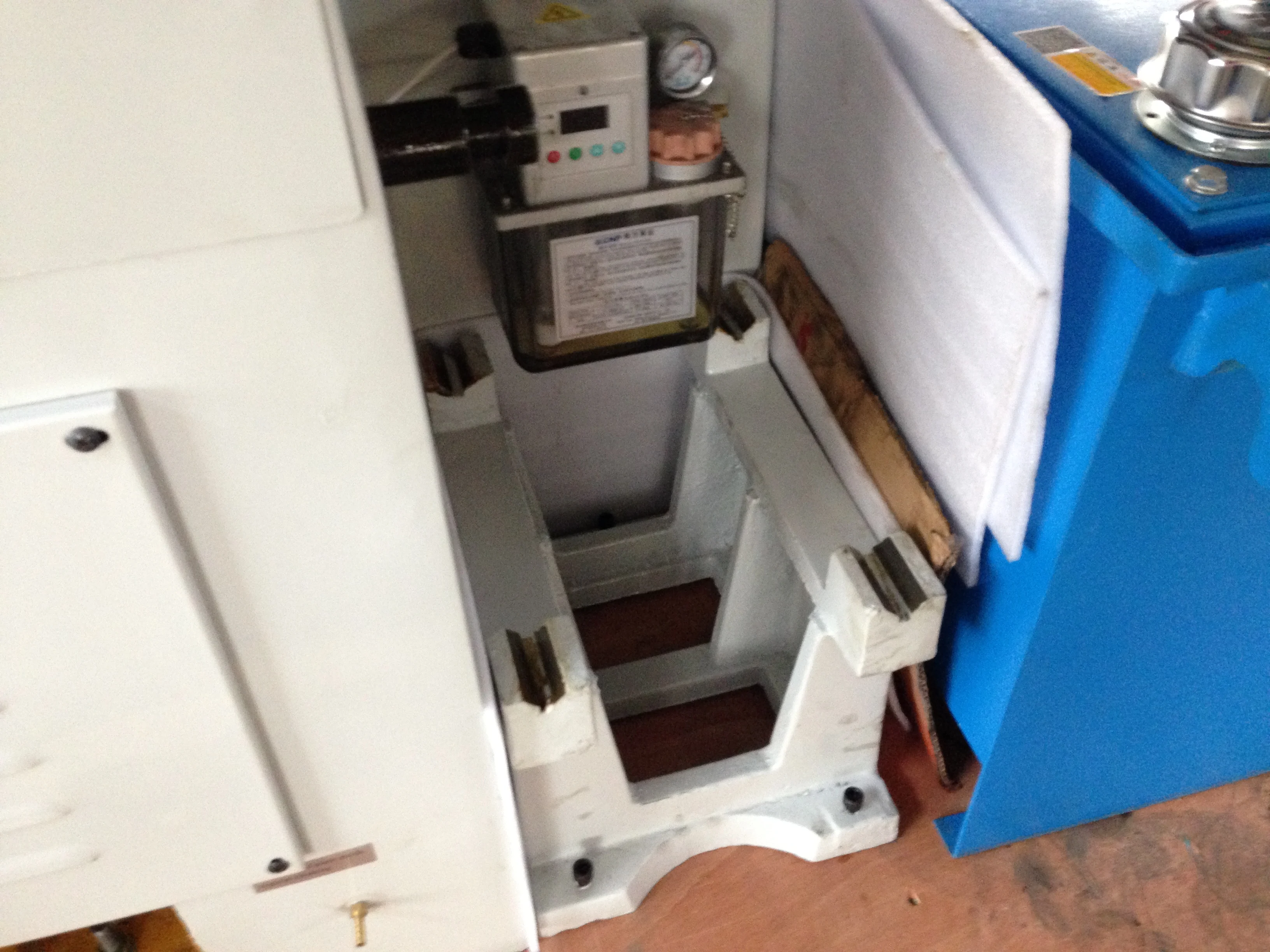 surface grinding machine with DRO MYS4080