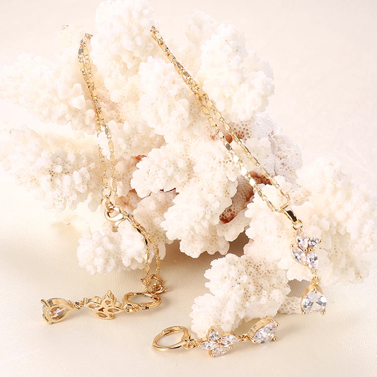 
Hengdian 2018 Trending Products Ladies 18K Gold Plated CZ Zircon Gold Necklace Jewelry Set 