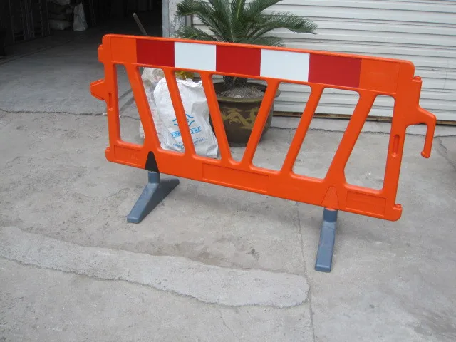 Cheapest Portable Used Crowd Control 2 Meter Plastic Road Safety Barriers