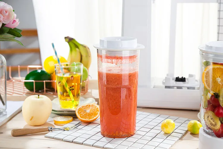 2018 hot seller electric home appliances kitchen portable vacuum juicer  blender 500W