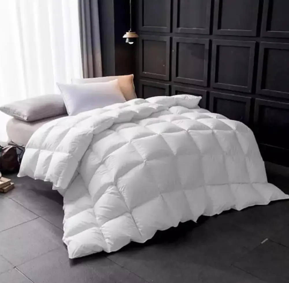 Lightweight Down Comforter Duvet Insert with Patchwork Sewning