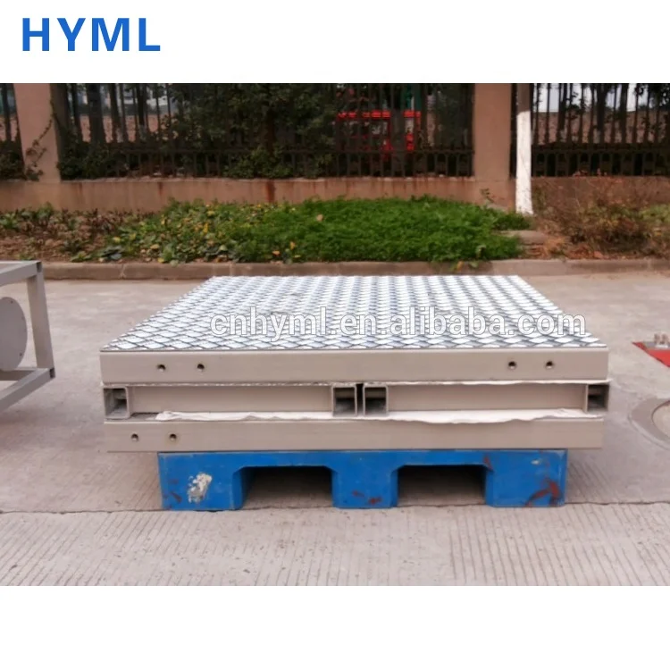 
The telescopic antenna mast with the protective steel frame 