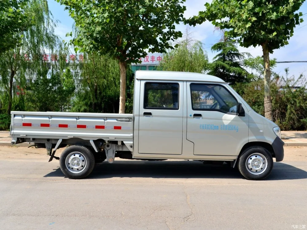 Brand New Chinese Double Cabin Pickup Truck mini flatbed carrier