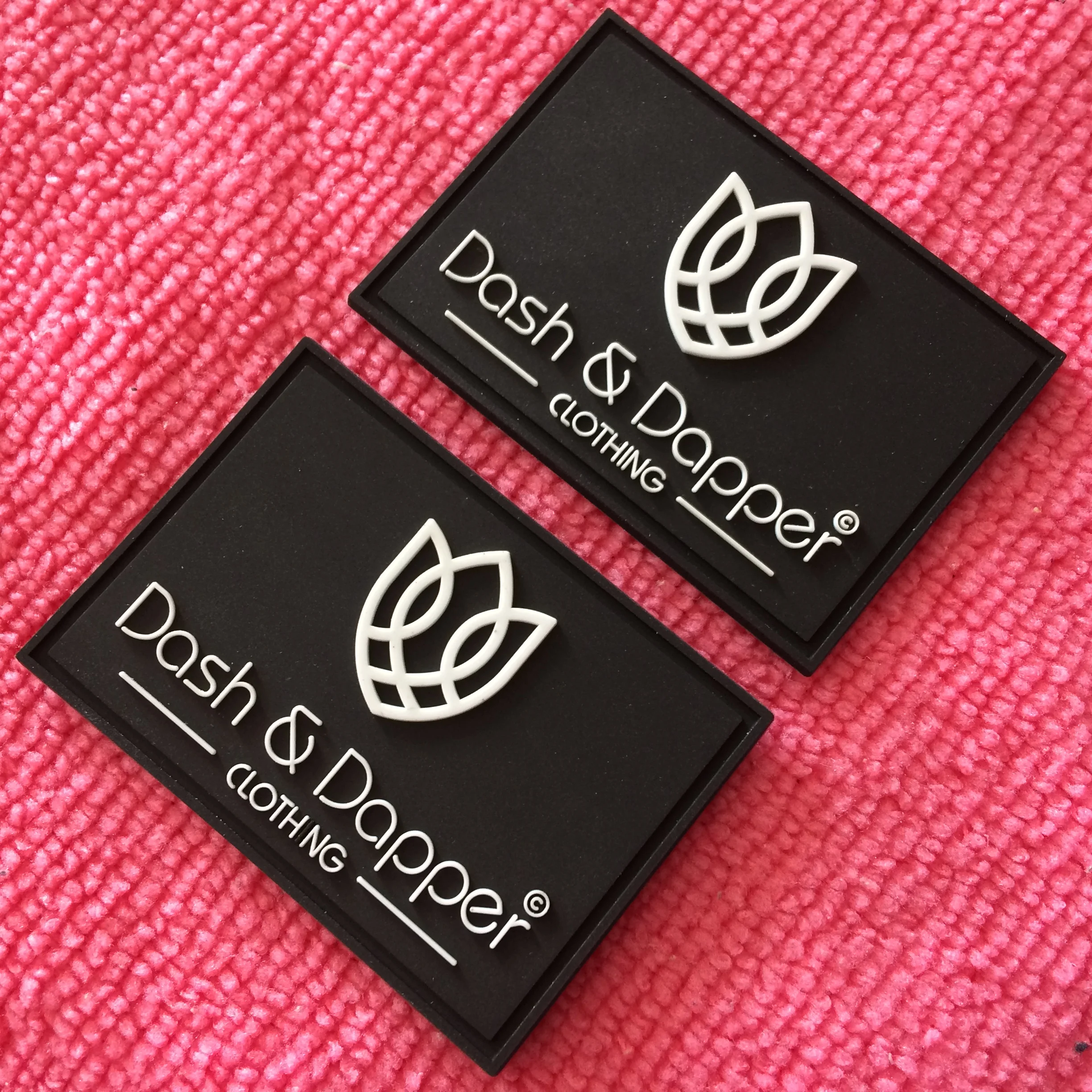 Ellipse silicone rubber label for bags,embossed logo PVC label for garments