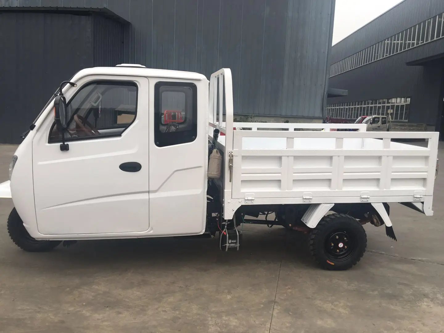 250CC MAOTORIZED CARGO STEERING WHEEL CABIN TRICYCLE