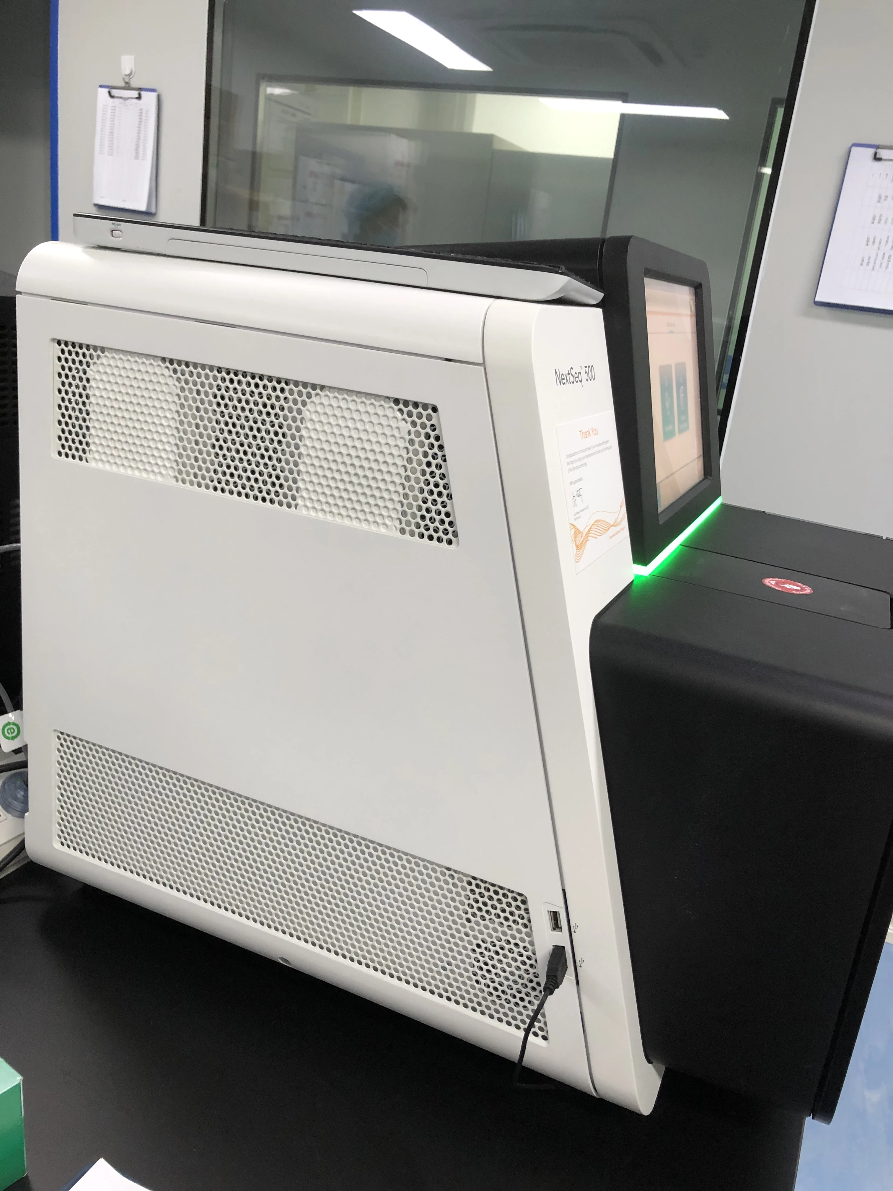 
Illumina NextSeq 500 DNA Sequencer - High-throughput Benchtop Next-Generation Sequencer 