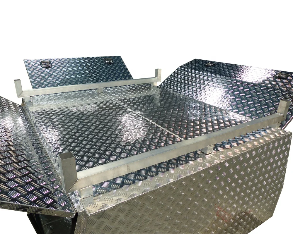 Fabricated Aluminum 4x4 Camper UTE canopy with jerry can and wheel holer