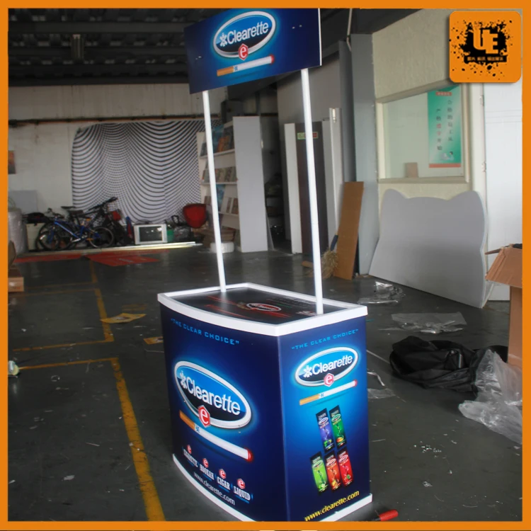 Рекламный складной рекламный стол из полипропилена портативный выставочный для розничной