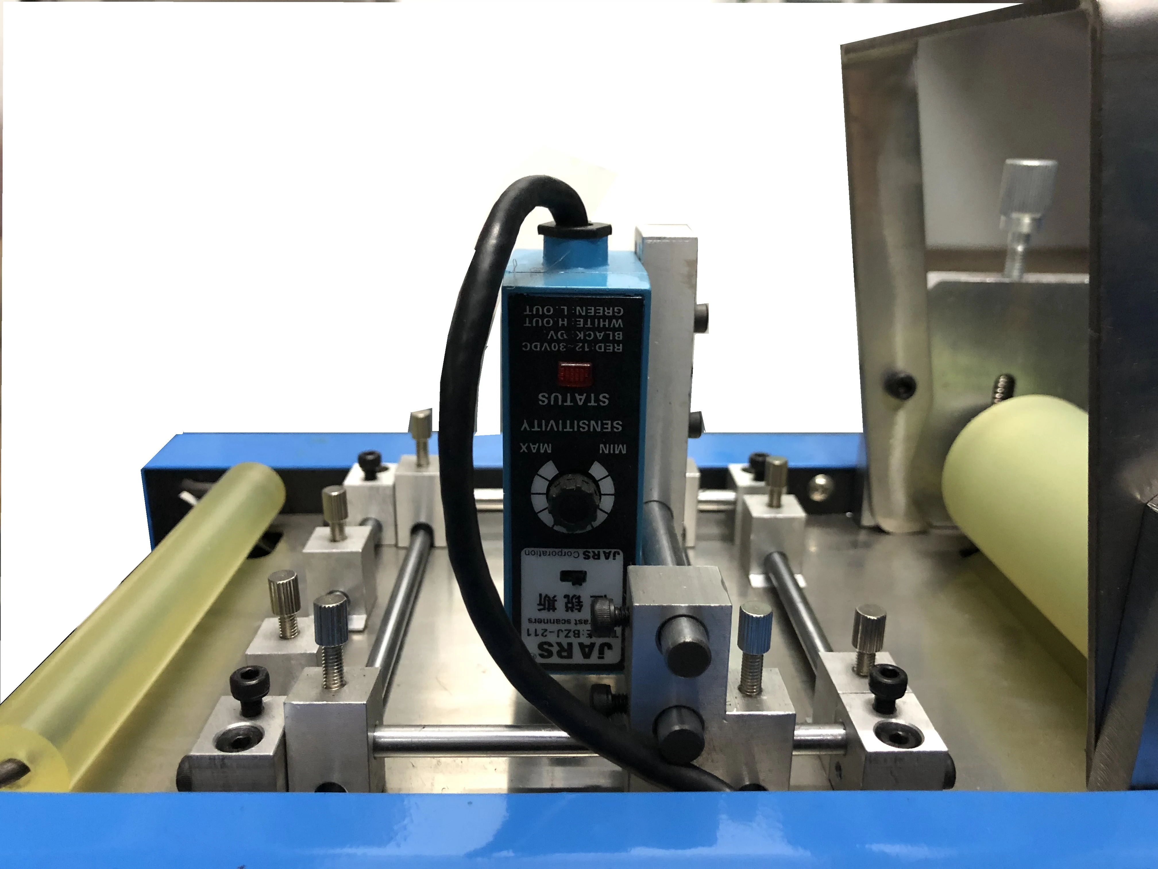 Hot & Cold knife cutting device,automatic label cutting machine with mark sensor function