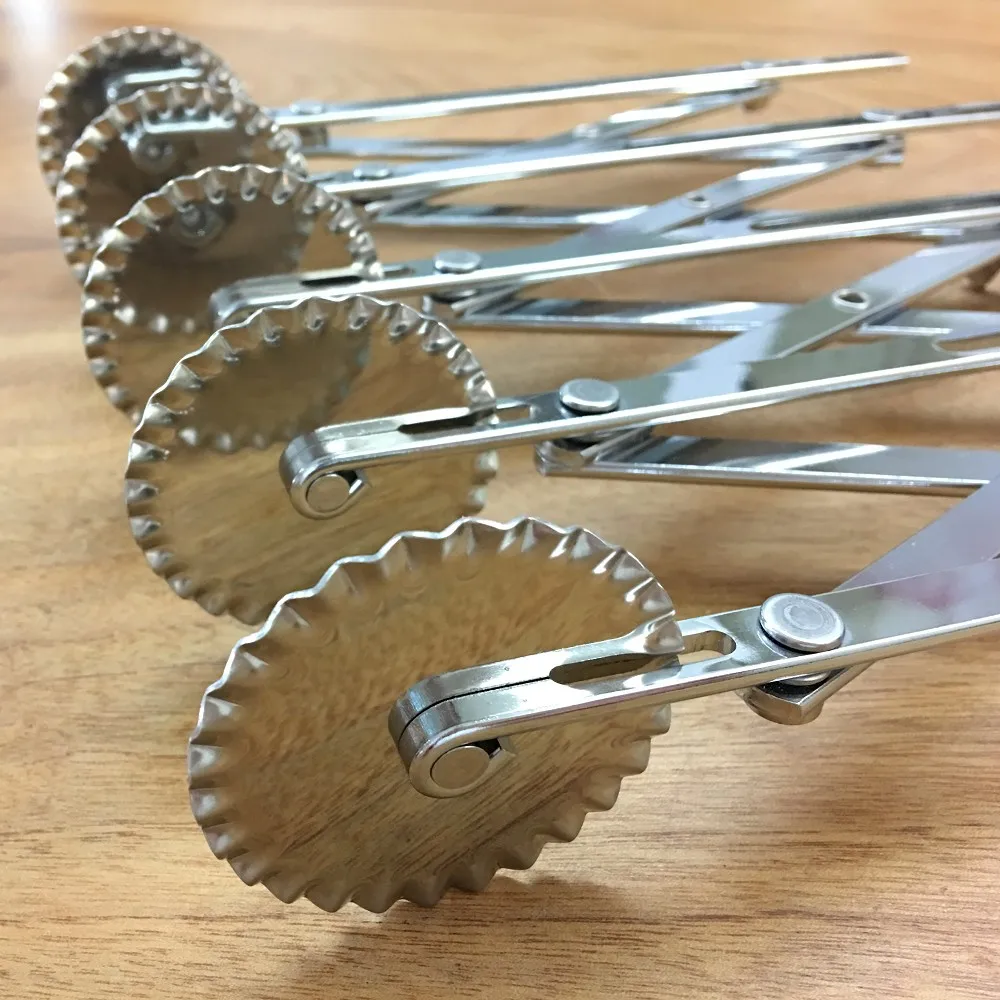 Commercial Manual Metal Wavy Blades 5 Wheel Roller Cutting Tools