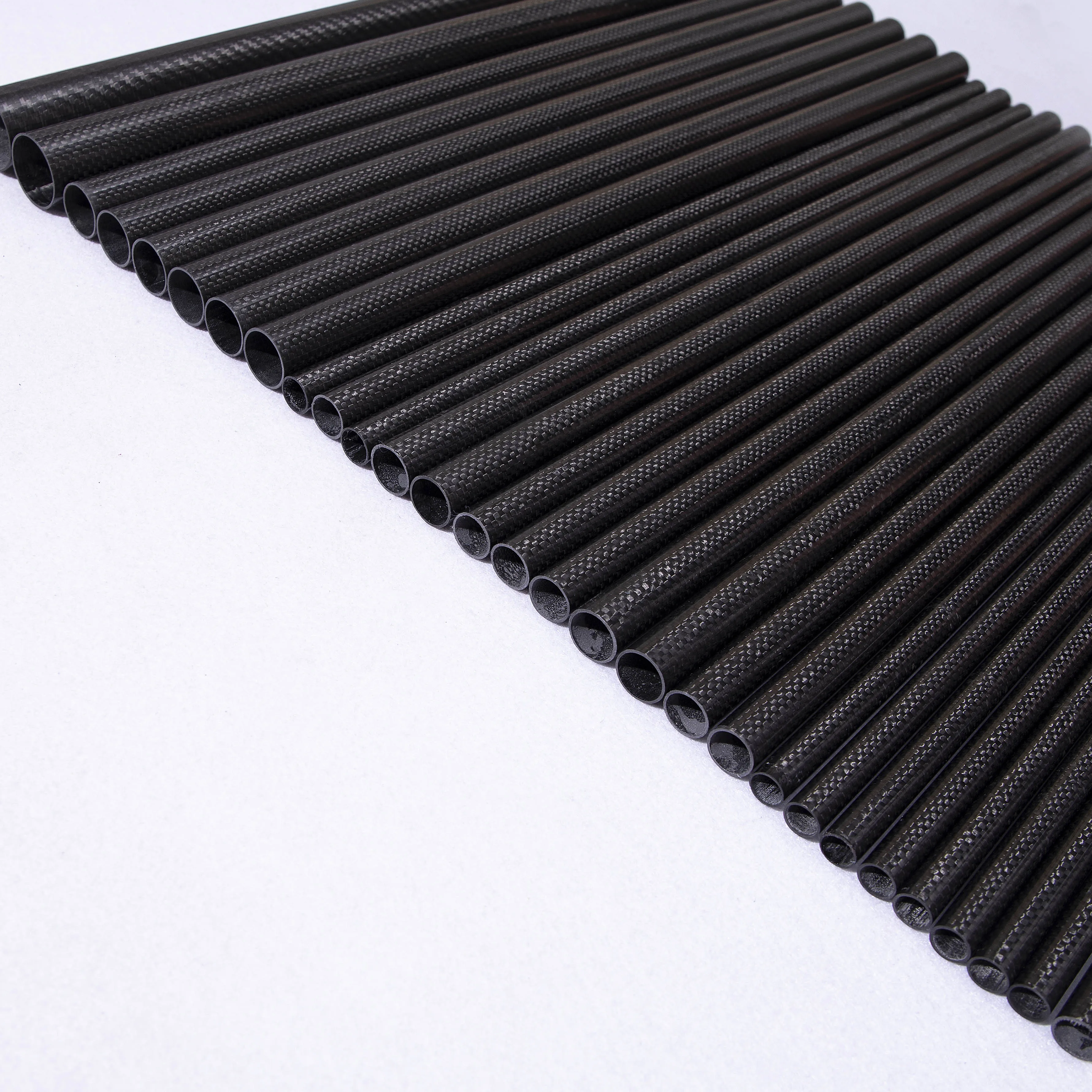 Трубка из углеродного волокна 3K, обернутая в рулон, трубка из углеродного волокна 3K, глянцевая поверхность диаметром 10 мм, 12 мм, 14 мм, 16 мм, 18 мм, 22 мм, 24 мм, 26 мм, 28 мм