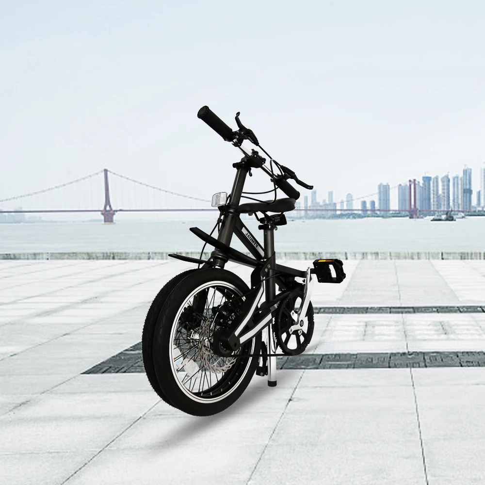 Совершенно новый велосипед на толстых покрышках для продвижения