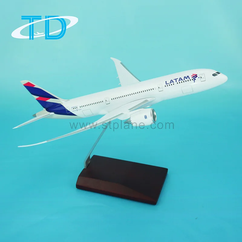 LATAM Boeing 787-9 1:200 28.5cm 2019 Souvenir Gift