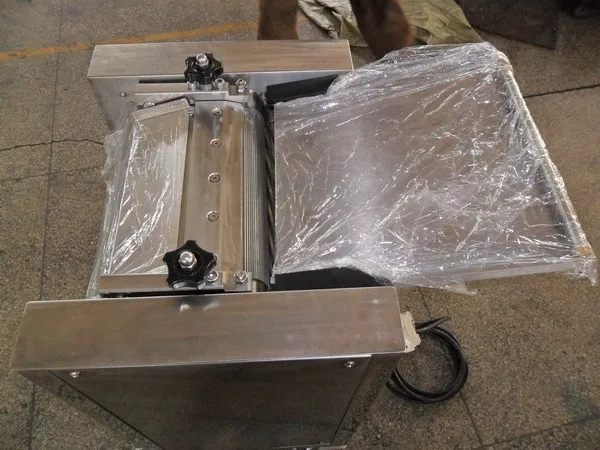 Кальмара щётка от шерсти машина, рыбьей кожи пилинг машина