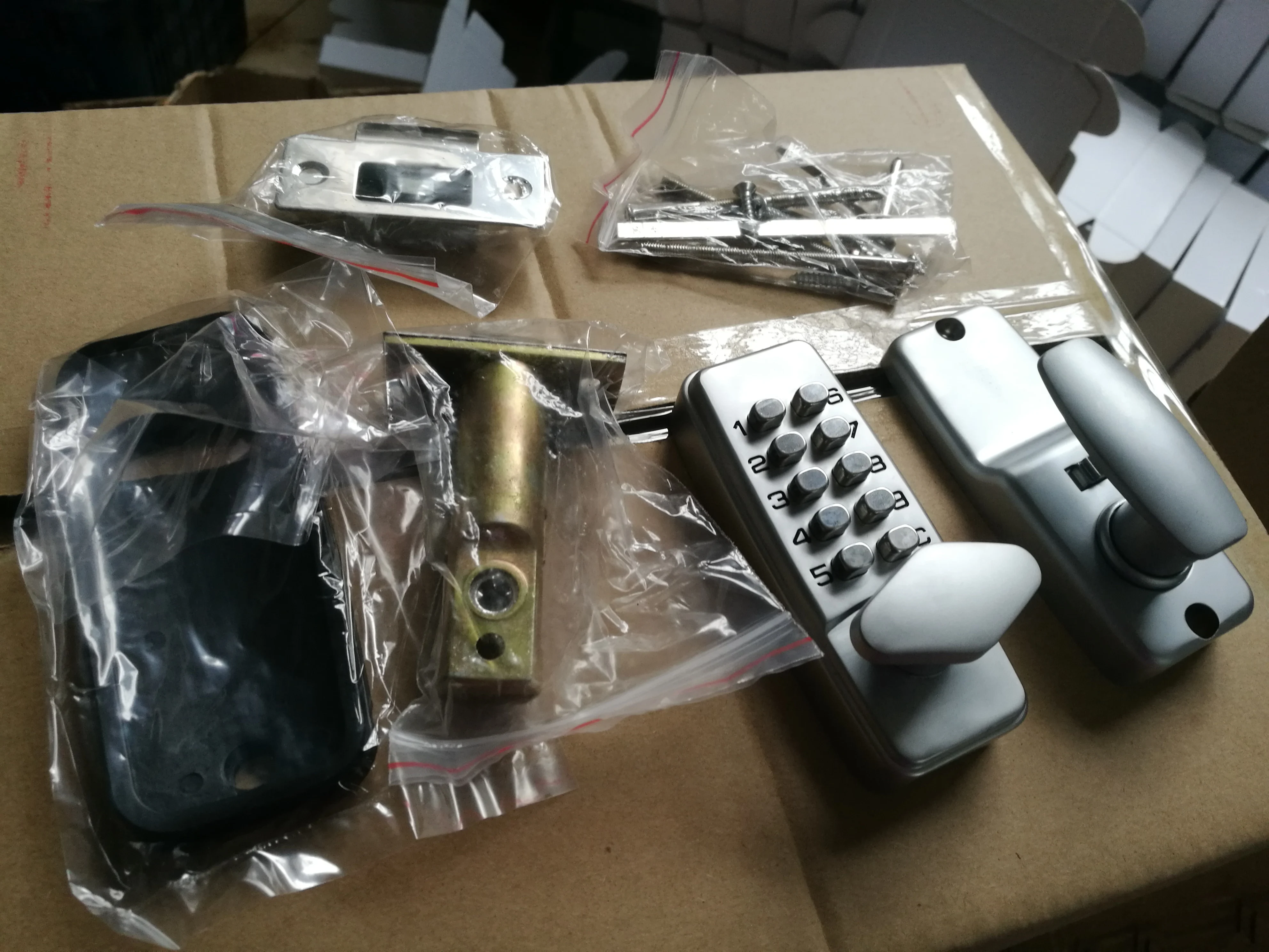 Keyless mechanical combination password door digital lock with knob handle no card and fingerprint no power