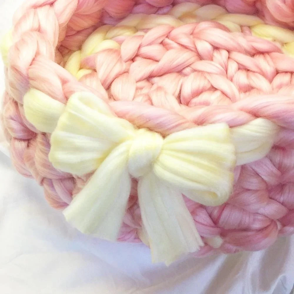 100% Acrylic Pet Sofa Dog Bed Luxury Cute Super Chunky Arm Knitting Yarn Soft Dog Bed Round