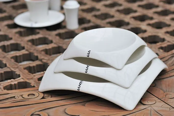 Hot selling New Designed Luxury Porcelain Super White Ceramic Dinnerware