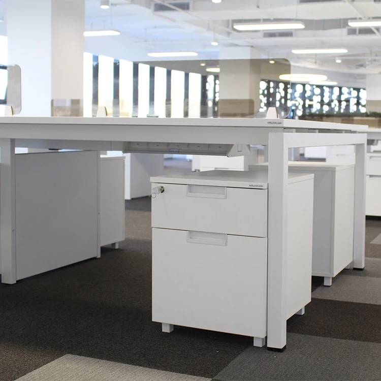 Four people office studio desk workstation/office furniture customized designs with adjustable aluminum support leg