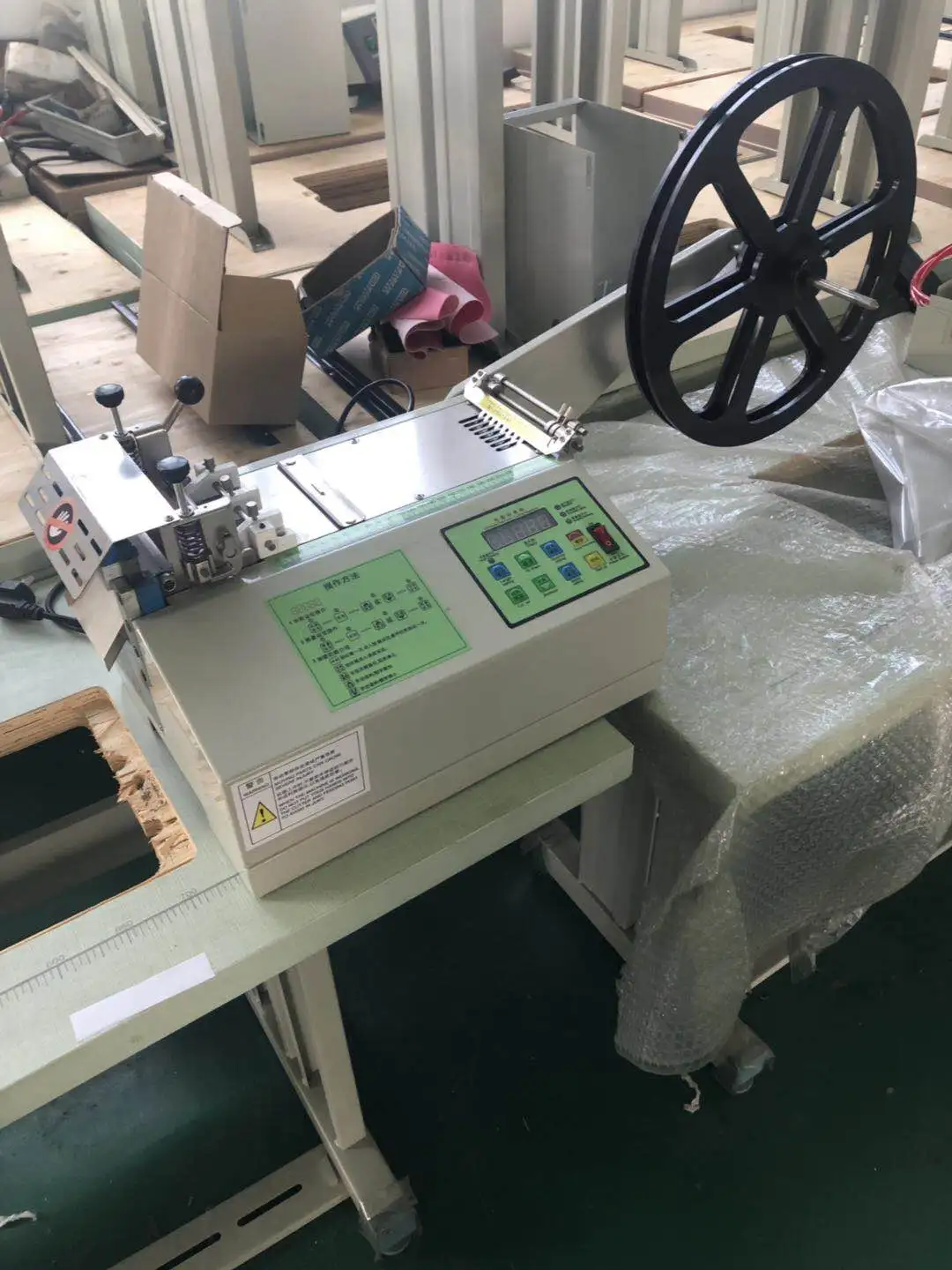 tape  cutting machine
