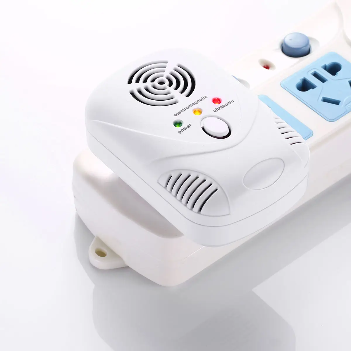 2022 Hot Selling  Ultrasonic Pest Repeller electric High Efficiency Pest  Mouse Rodent Mosquito Cockroach Repellent