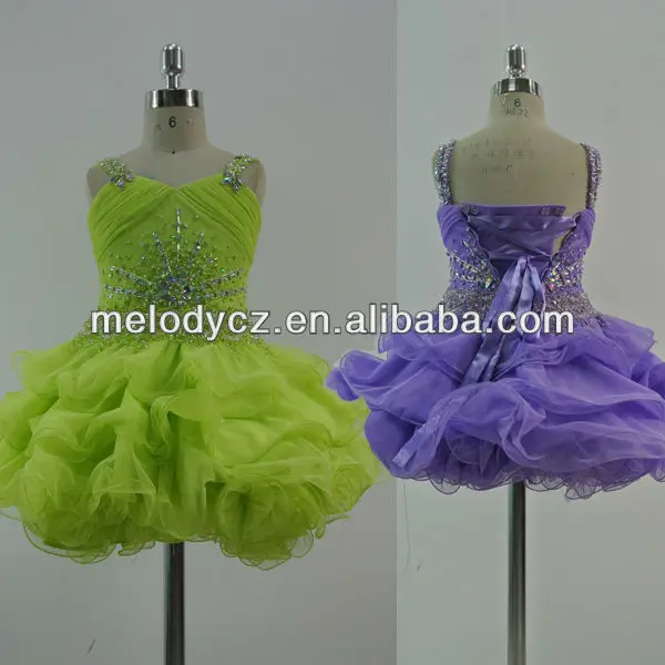 зеленое яблоко рябить бисером красивый прекрасный девочка платье