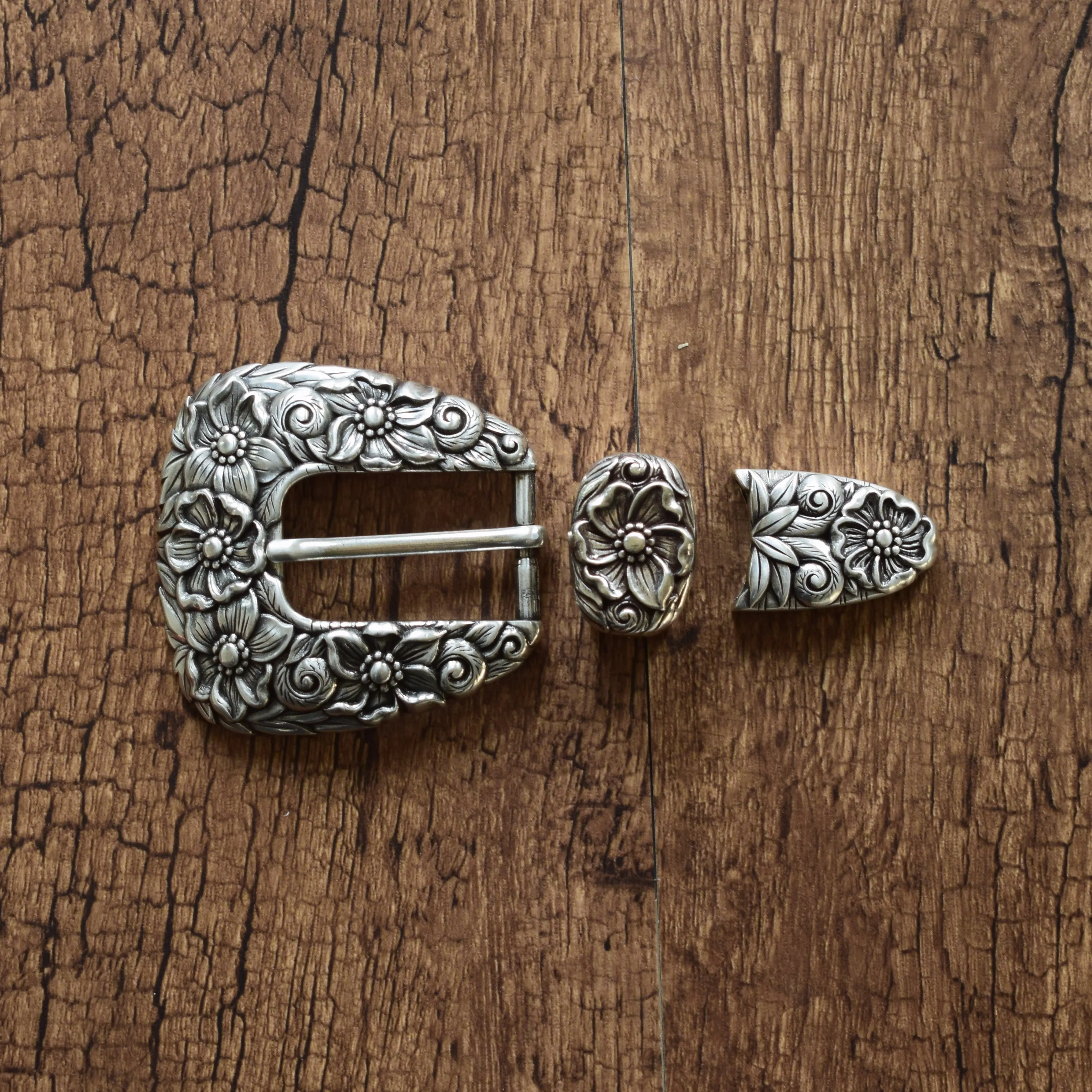 Металлическая пряжка из сплава высокого качества