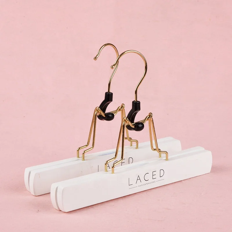 Inspring custom wood hair extensions hanger for boutique wigs hanger with gold hook