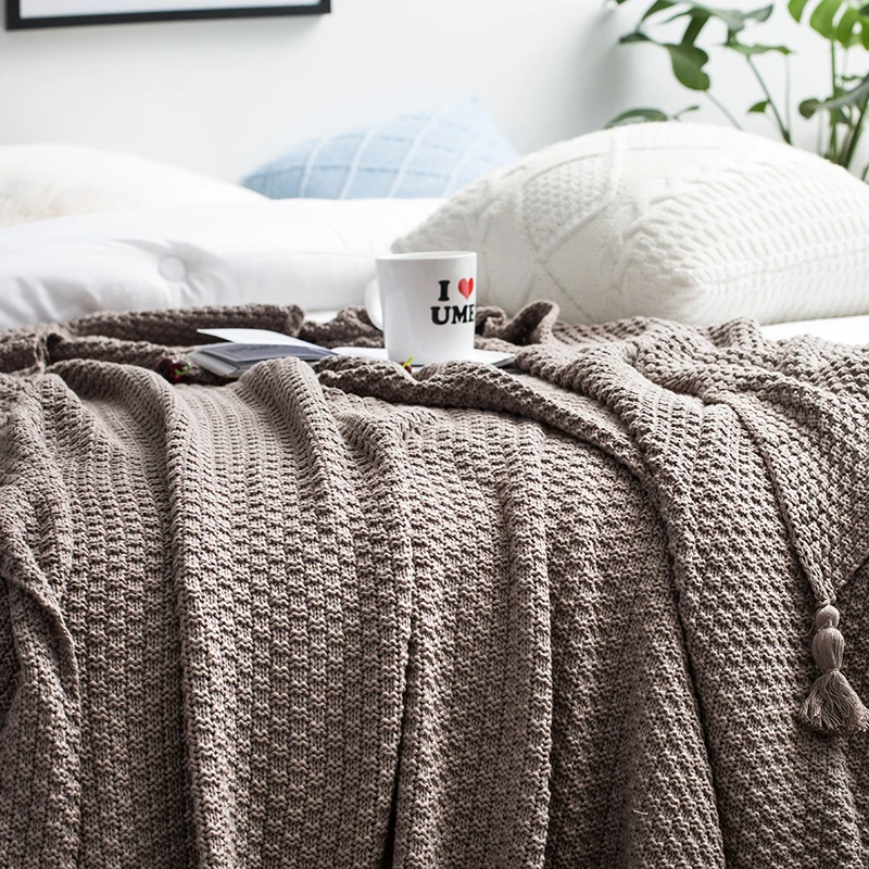 Yiruio Xw Mora Blanket Spain Foil 100% Cotton Blanket with Pom Pom