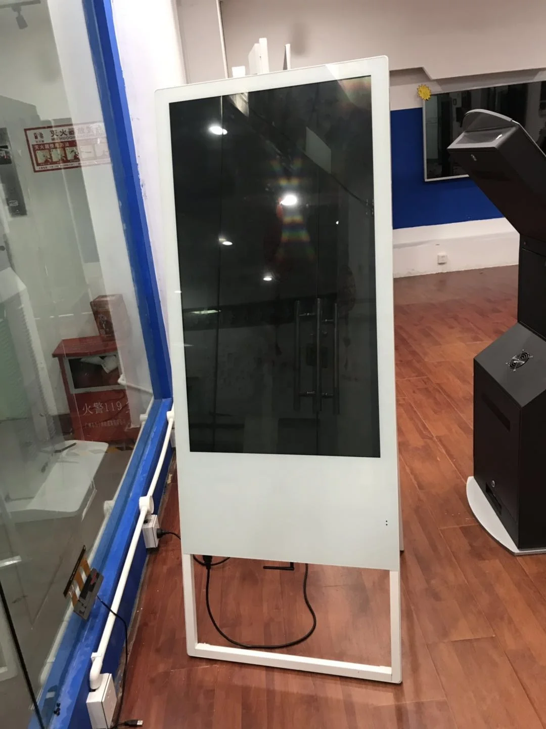 High quality 32 43 50 55 Inch portable lcd advertising boards digital signage for restaurant