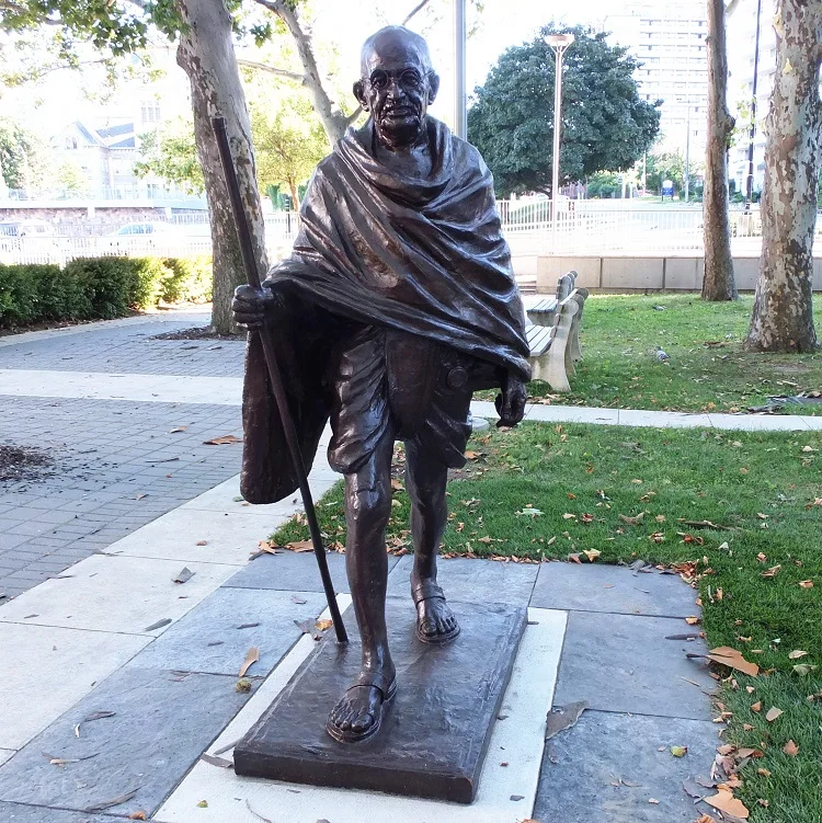 Life size Indian famous brass bronze realistic figure sculpture mahatma gandhi statue