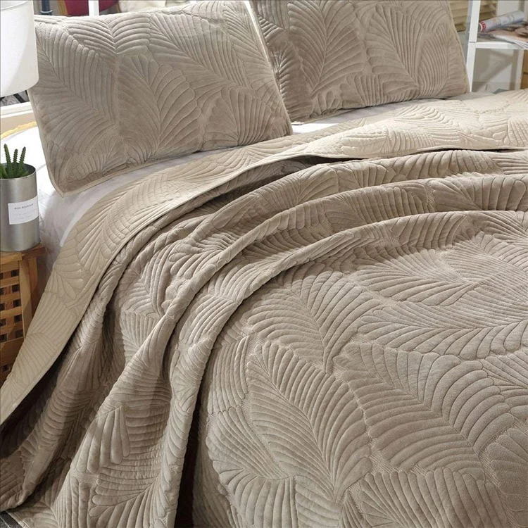 Short Plush Velvet and Microfiber Embroidered Bedspread Quilt