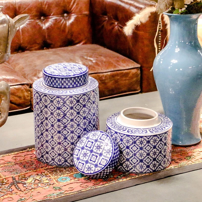 Classical Chinese blue and white porcelain copper coins pattern round ceramic storage jar for home decorate