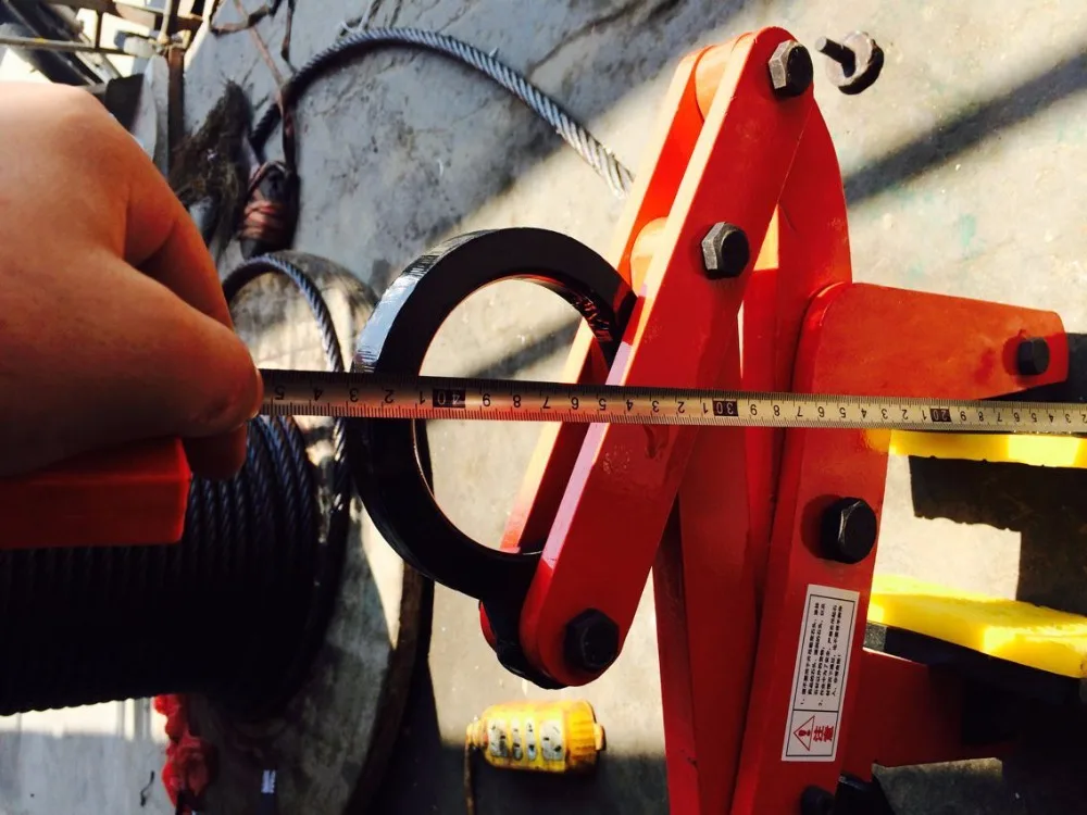 Stone clamp for carrying slab